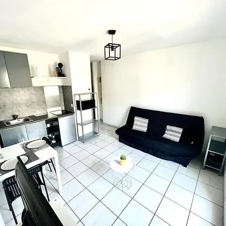 Le Studio 18 A Nimes, Proche Centre & Gare Tgv, Wifi Balcon Apartment Nimes