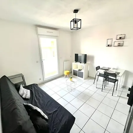 Le Studio 18 A Nimes, Proche Centre & Gare Tgv, Wifi Balcon Nimes