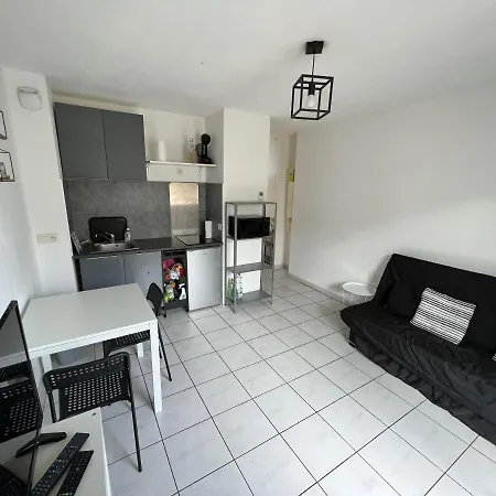 Le Studio 18 A Nimes, Proche Centre & Gare Tgv, Wifi Balcon *
