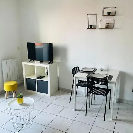 Le Studio 18 A Nimes, Proche Centre & Gare Tgv, Wifi Balcon Apartment *