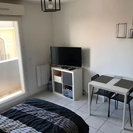 Apartment Le Studio 18 A Nimes, Proche Centre & Gare Tgv, Wifi Balcon