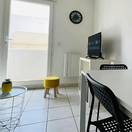 Apartment Le Studio 18 A Nimes, Proche Centre & Gare Tgv, Wifi Balcon