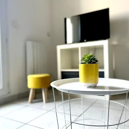 Le Studio 18 A Nimes, Proche Centre & Gare Tgv, Wifi Balcon Apartment