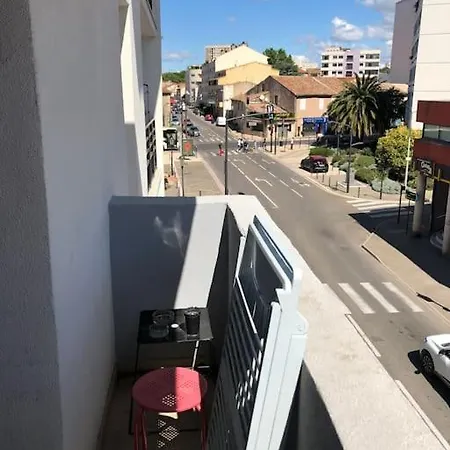 Le Studio 18 A Nimes, Proche Centre & Gare Tgv, Wifi Balcon Apartment *